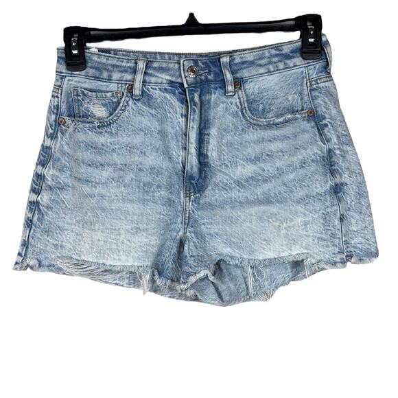 American Eagle SZ 6 Mom Jean Shorts Distressed Hi-Rise Frayed Hems Light Wash - Picture 1 of 9